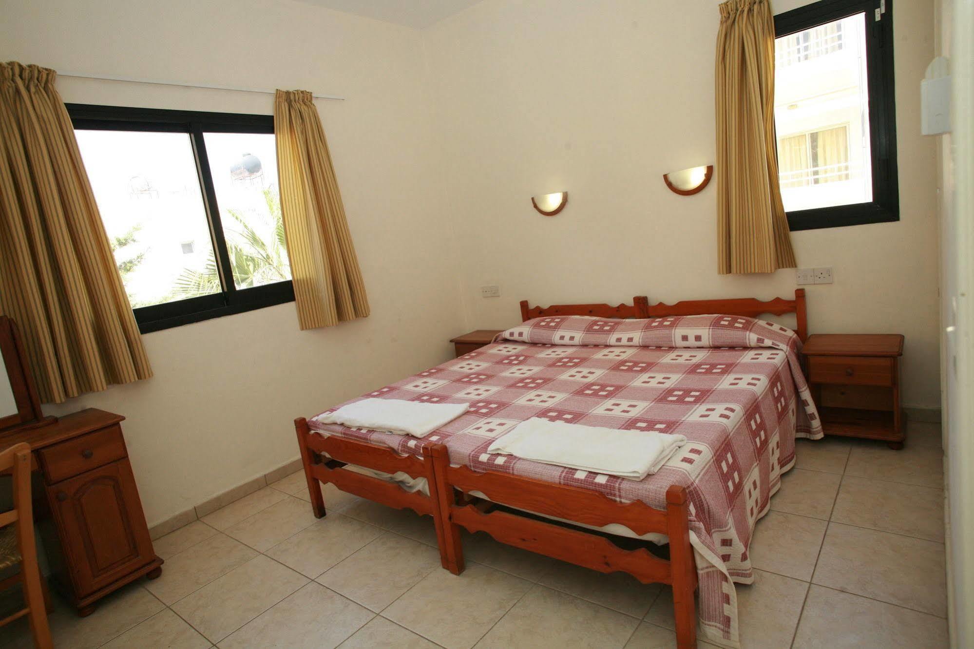 Hotel apartamentowy New York Plaza Pafos
